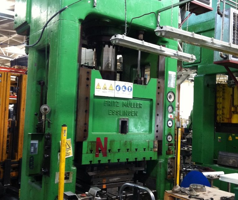 MULLER Hydraulic Press ZE 250/300-125.11.4. – 250 tons (1970) machine gallery