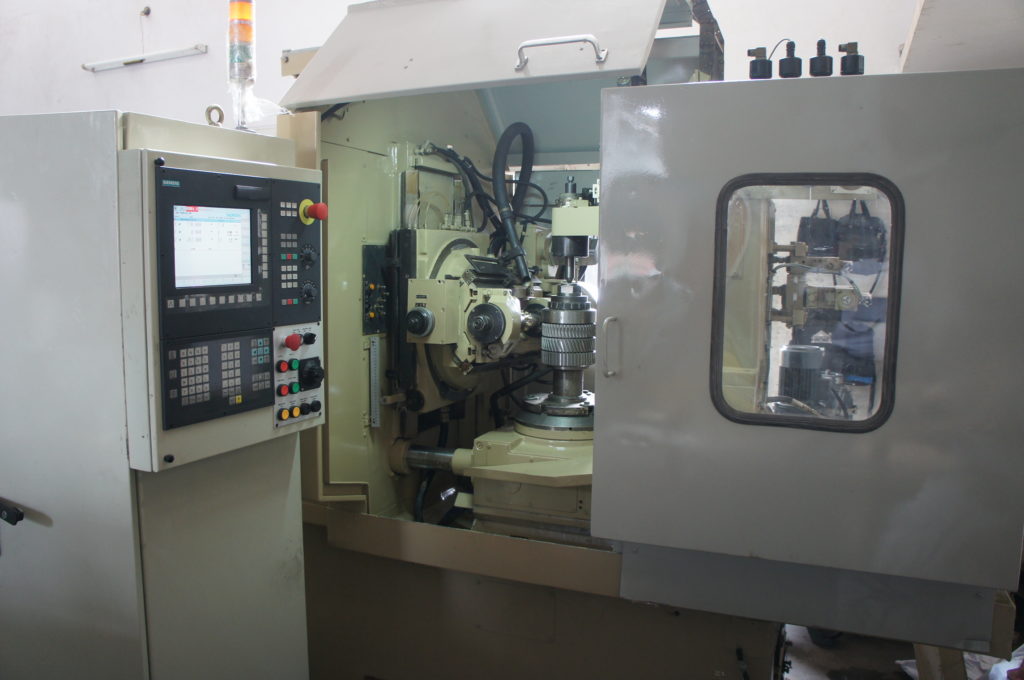 WMW CNC Gear Hobber zfwz 250 rebuilt to new with Siemens control